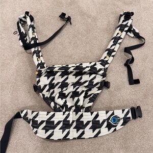 Elegant Houndstooth Women's Accessory